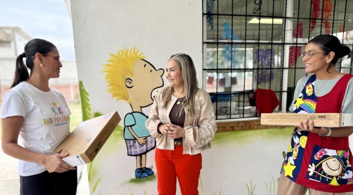 Entrega USEBEQ mobiliario escolar en seis escuelas de la zona metropolitana