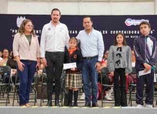 Chepe Guerrero entrega más de 9 mil becas a estudiantes de Corregidora