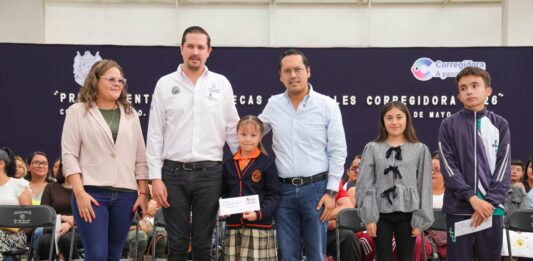 Chepe Guerrero entrega más de 9 mil becas a estudiantes de Corregidora