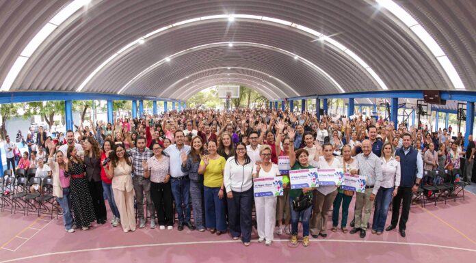 Chepe Guerrero presenta la nueva tarjeta de descuentos en servicios médicos para mujeres de Corregidora