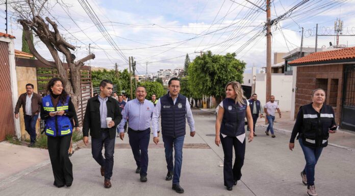 Chepe Guerrero supervisa reparación de socavones en Tejeda