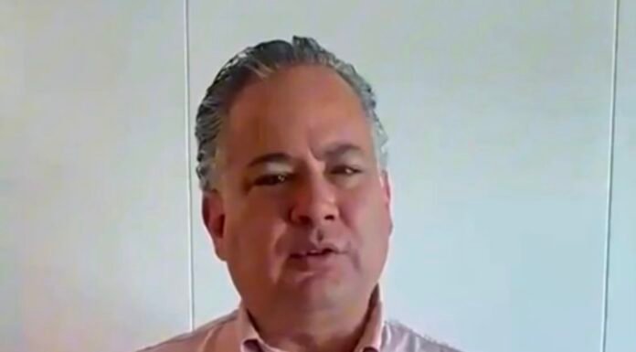 Santiago Nieto se registra como aspirante a coordinar la Defensa de la Cuarta Transformación en Querétaro