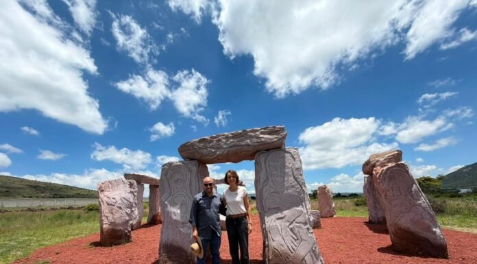 Expone Rubén Maya obra escultórica a pie de carretera