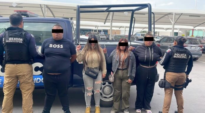 Detiene SSPM CORREGIDORA a cuatro personas por presunto fraude mediante intercambio de tarjetas bancarias