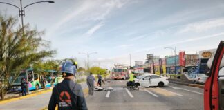 Aparatoso choque en Paseo 5 de Febrero deja dos lesionados y provoca cierre vial por varias horas
