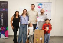 En Corregidora, papás aprenden a peinar a sus hijas mientras fortalecen el vínculo familiar