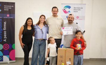 En Corregidora, papás aprenden a peinar a sus hijas mientras fortalecen el vínculo familiar