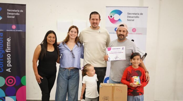 En Corregidora, papás aprenden a peinar a sus hijas mientras fortalecen el vínculo familiar