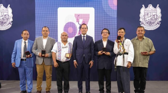 Chepe Guerrero entrega la Presea “Josefa Ortiz de Domínguez” a 13 ciudadanos distinguidos
