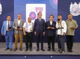 Chepe Guerrero entrega la Presea “Josefa Ortiz de Domínguez” a 13 ciudadanos distinguidos