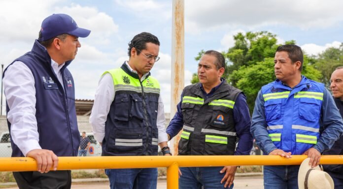 Chepe Guerrero y Eric Gudiño supervisan el funcionamiento del cárcamo de Puerta Real II
