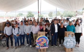 Entrega Gaspar Trueba Moncada Productos para el Hogar del programa “Apoyos que Construyen”