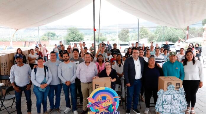 Entrega Gaspar Trueba Moncada Productos para el Hogar del programa “Apoyos que Construyen”
