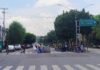 Artesanos bloquean avenida Zaragoza; protesta genera severo caos vial en la capital