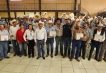 Entrega SEDEA kits de atención a gusano barrenador en San Juan del Río