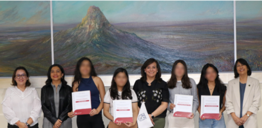 Celebra UAQ logro histórico de jóvenes queretanas en certamen de Matemáticas