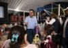 Luis Nava lleva Cine Contigo a familias de San Juan del Río