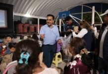 Luis Nava lleva Cine Contigo a familias de San Juan del Río