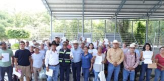 Entrega SEDEA oficios de autorización al campo serrano