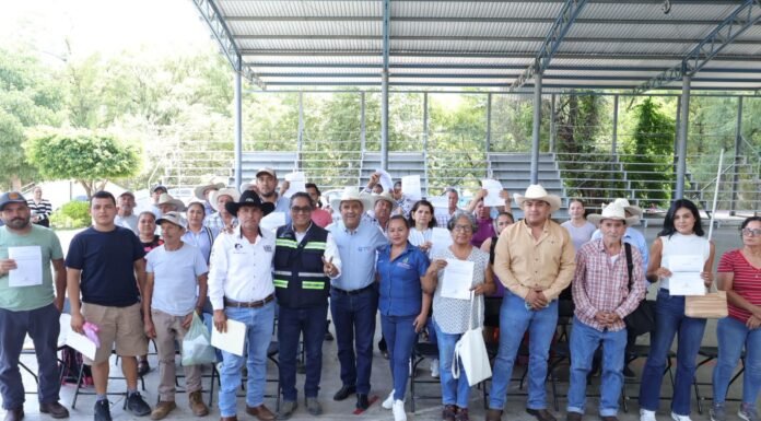 Entrega SEDEA oficios de autorización al campo serrano