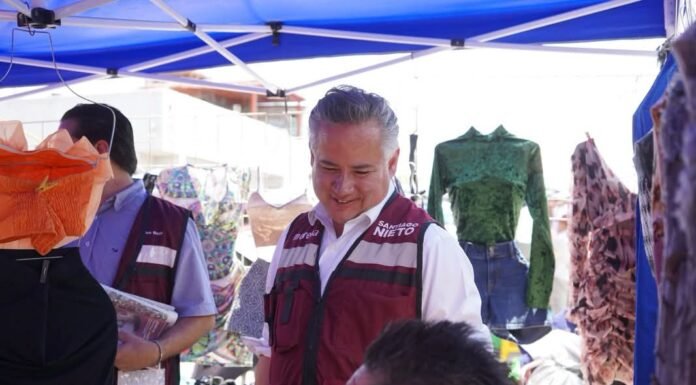 Santiago Nieto encabeza brigadeo en Querétaro y ratifica su militancia en Morena