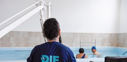 UBR Corregidora brinda cerca de 400 sesiones de hidroterapia a bajo costo y beneficia a 55 pacientes