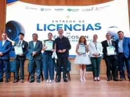 Encabeza Marco Del Prete entrega de licencias a técnicos aeronáuticos