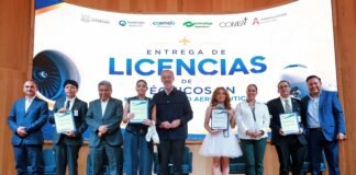 Encabeza Marco Del Prete entrega de licencias a técnicos aeronáuticos
