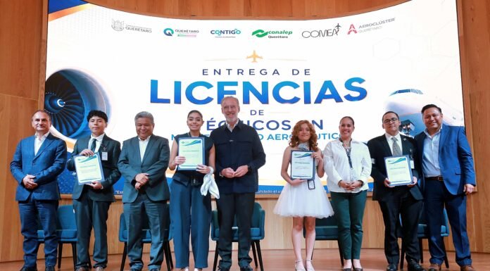 Encabeza Marco Del Prete entrega de licencias a técnicos aeronáuticos