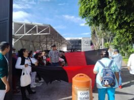 Trabajadores del IMSS Sección 23 se manifiestan en Querétaro; piden atención a sus demandas