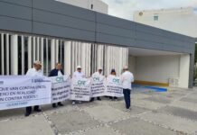 Jubilados de CFE protestan frente al Congreso de Querétaro por reducción de pensiones