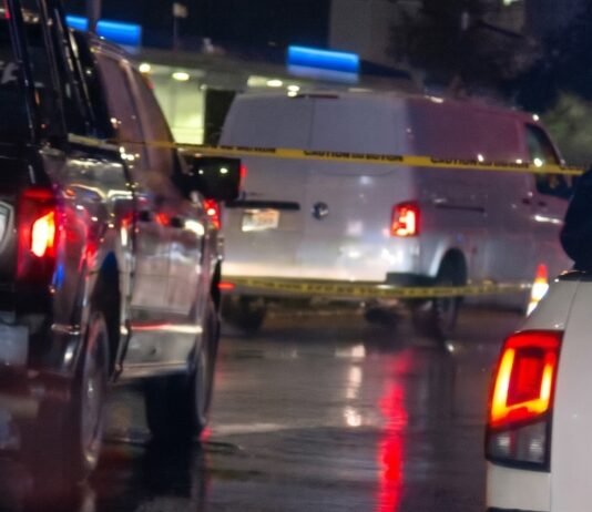 🚨 Muere peatón atropellado al intentar cruzar los carriles centrales de 5 de Febrero