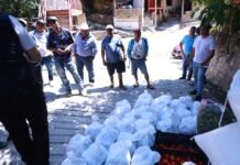 Entrega SEDESOQ canastas alimentarias en la Sierra Queretana