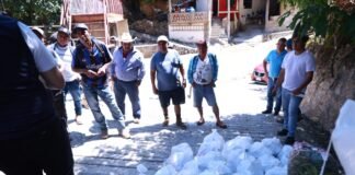 Entrega SEDESOQ canastas alimentarias en la Sierra Queretana