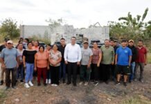 Entrega Gaspar Trueba Tinacos a Familias de La Esperanza y Anuncia Apoyos para Urecho