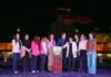 Chepe Guerrero ilumina de rosa la Pirámide de El Pueblito para crear conciencia sobre el cáncer de mama