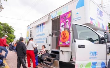 Chepe Guerrero acerca trámites y servicios a las familias de Misión San Carlos