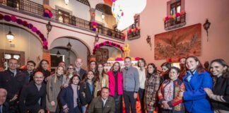 Inaugura Gobernador altar de muertos Dulces Recuerdos en Palacio de la Corregidora